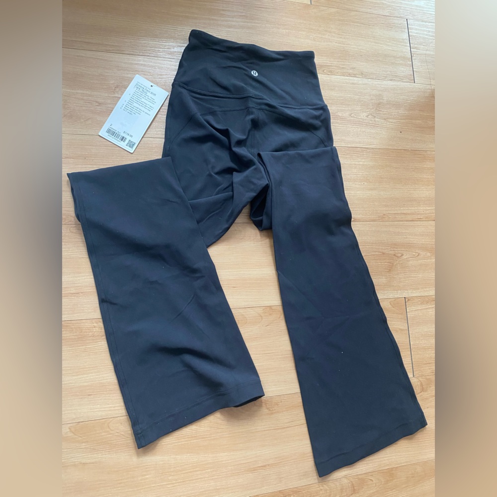 Lululemon. Groove High Rise Split- Hem. Flared pant . Nulu